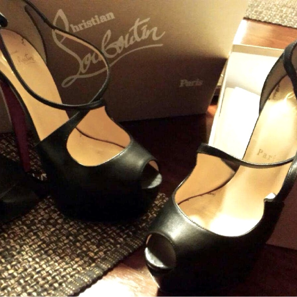 Christian Louboutin Size 38.5 Black Leather Exagona Heels